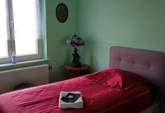 Sweet home vintage allows 18 year olds to book a room
