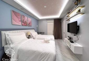 Casa Julieta Boutique Hotel allows 18 year olds to book a room