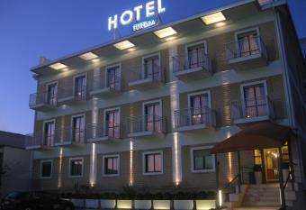 Hotel Europa has Balcony rooms