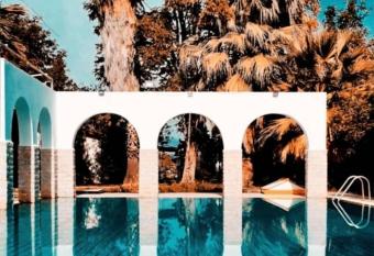                                                                                            has rooms with a private hot tub