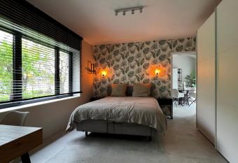 Mooi, rustig en luxueus appartement 5km van Leuven allows 18 year olds to book a room