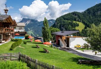 Hotel Platz has Balcony rooms