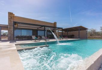 Pura Vida Petit has Balcony rooms