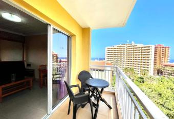 Estudio estandar piso alto con piscina en azotea, Wifi y vista bonita en Puerto de la Cruz allows 18 year olds to book a room