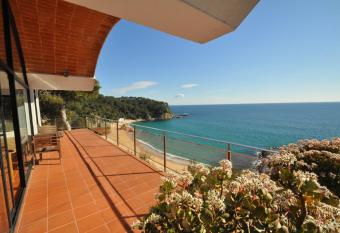 Sol Solet has Smoking/Balcony rooms