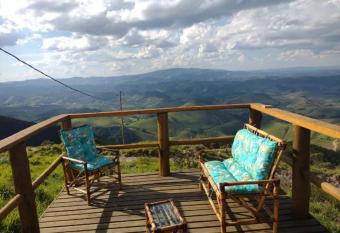 Cabana r  stica, alto da montanha com vista   nica has Smoking/Balcony rooms