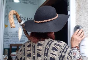 ALBERGUE LEMAVO has Balcony rooms