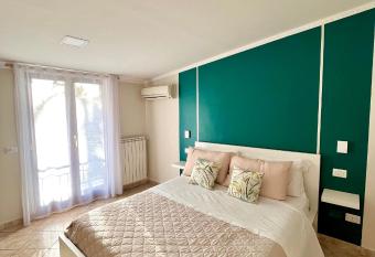 La Sorrentina has Balcony rooms