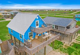 Kiki on the Beach has Balcony rooms