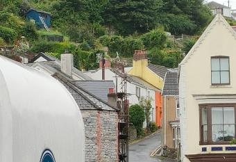 Fishermen s cottage with log burner has Balcony rooms