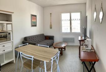 Appartement de vacances L Aiguillon sur mer allows 18 year olds to book a room