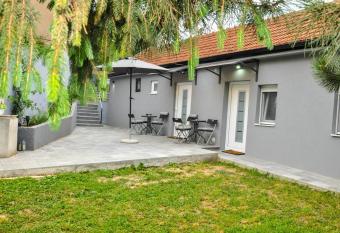 Apartmani Domo SD has Balcony rooms