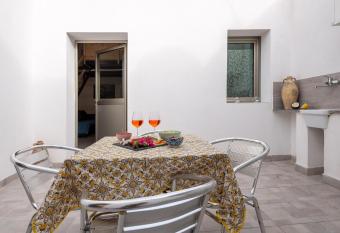 Casa Vacanza Francesca has Balcony rooms