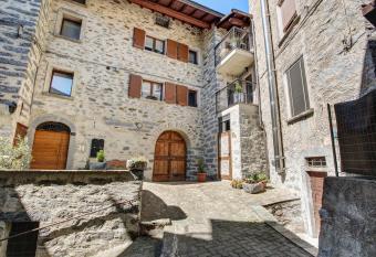 La Maison du Bonheur Grosio has Balcony rooms