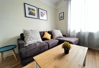 Le Vicomte allows 18 year olds to book a room