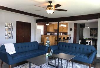 Tennis Court House - Bike Trails, Adventure!! allows 18 year olds to book a room