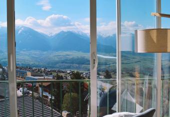 Vue de carte postale en hypercentre de Font-Romeu has Balcony rooms