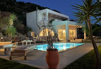 SHIGAYA Boutique Villa has Balcony rooms