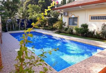 BLUE GATES PARADISE allows 18 year olds to book a room