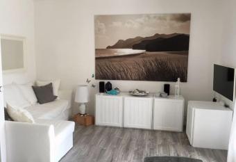 Lovely lake wiev&pool has Balcony rooms