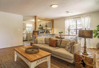 Relax and Unwind on Easy Street has Balcony rooms