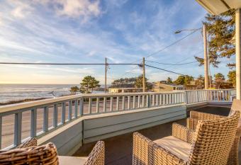 Whale's Paradise has Balcony rooms