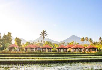 Sri Lestari Banyuatis has Balcony rooms