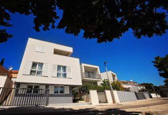 Sea Front Apartments Ivana has Balcony rooms