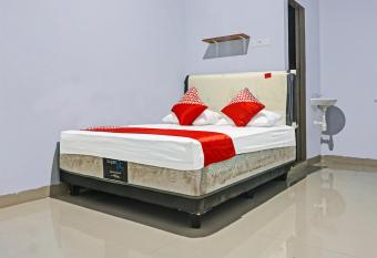 OYO 91219 Adhyaksa Homestay Makassar allows 18 year olds to book a room