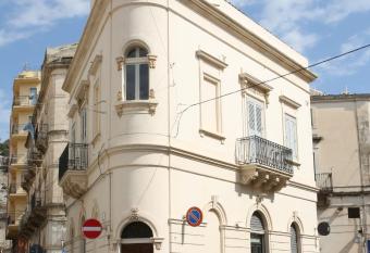 Palazzo Leonardo has Balcony rooms