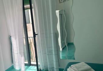 CASA DI FLORA has Balcony rooms