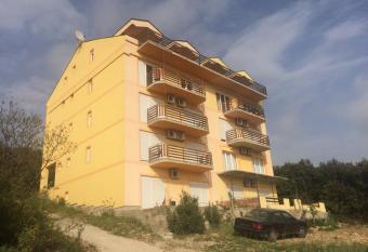 Apartmani Vukovic allows 18 year olds to book a room