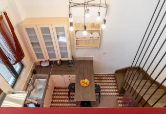 Quattro domus 4-historical townhouse allows 18 year olds to book a room