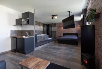 Loft New-Yorkais Spa allows 18 year olds to book a room