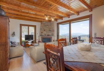 Pavliani Mountain Home has Balcony rooms