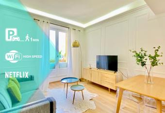 Designer Garden View AC, Fiber Wifi Heart of Monaco allows 18 year olds to book a room