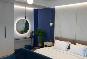 Luxury Saphir Gold Mamaia Nord allows 18 year olds to book a room
