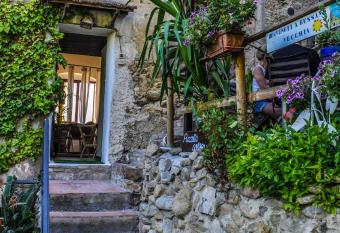 Piazzetta Little Suite allows 18 year olds to book a room