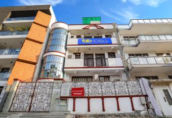 FabExpress Primero I allows 18 year olds to book a room