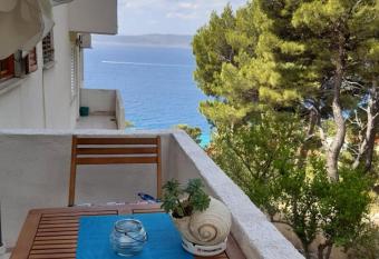 Peace and quiet apartment in Brela, Croatia has Balcony rooms