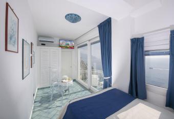 Hotel La Ninfa has Balcony rooms