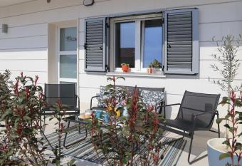 Studio Apartman Karlita has Balcony rooms