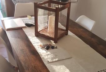 Joli appartement    10 minutes des remparts allows 18 year olds to book a room