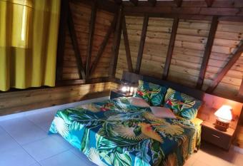 BLUE MARLIN BUNGALOW NEUF 4 PERSONNES has Balcony rooms
