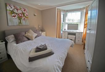 New Haven allows 18 year olds to book a room