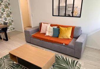 APPARTEMENT LE ROUSSEAU METZ AVEC PARKING GRATUIT allows 18 year olds to book a room