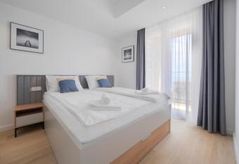 Horizon-One bedroom apartment with pool Jane has Balcony rooms