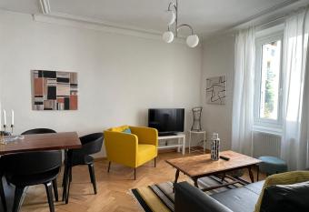 Appartement LUNA avec parking couvert priv   allows 18 year olds to book a room