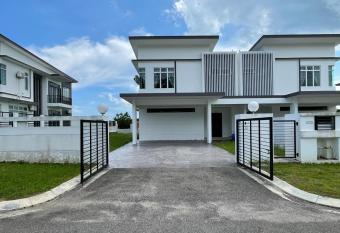 Desaru Arcadia Villa by Beestay has Balcony rooms