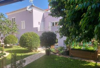 Villa Sommerzauber allows 18 year olds to book a room